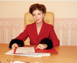Галина Анатольевна Саурова, директор ФГОУ СПО «Казанский техникум лёгкой промышленности», заслуженный учитель школы РТ, почётный работник среднего профессионального образования РФ