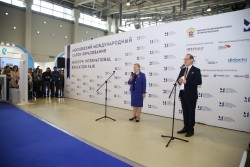 Ольга Васильева, министр образования и науки РФ (в центре). ММСО. 2017 год