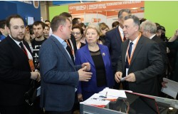 Ольга Васильева, министр образования и науки Российской Федерации (в центре) на одном из стендов Московского международного салона образования (ММСО). 2017 год Ольга Васильева, министр образования и науки Российской Федерации (в центре) на одном из стендов Московского международного салона образования (ММСО). 2017 год