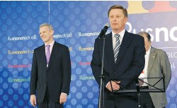 Открытие Международного форума по&nbsp;нанотехнологиям. Заместитель председателя правительства Российской Федерации С.Б.&nbsp;Иванов (справа) и&nbsp;министр образования и&nbsp;науки Российской Федерации А.А.&nbsp;Фурсенко (слева). Фото: www.fasi.gov.ru
