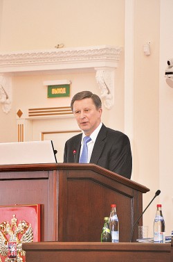 С приветственным словом к делегатам обратился заместитель председателя правительства РФ Сергей Иванов. Фото: Анастасия Нефёдова
