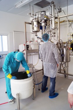Специалисты Инжинирингового центра на фармацевтическом заводе компании 