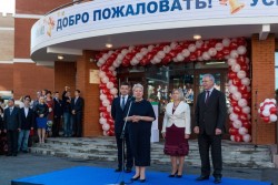 В День знаний О.Ю. Васильева приняла участие в открытии новой школы в Московской области. Фото: Пресс-служба Минобрнауки России В День знаний О.Ю. Васильева приняла участие в открытии новой школы в Московской области. Фото: Пресс-служба Минобрнауки России