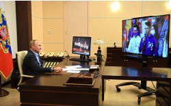 Владимир Путин, президент России, на встрече с финалистами конкурса «Большая перемена» (в режиме видеоконференции). Московская область, Ново-Огарёво. Фото: kremlin.ru Владимир Путин, президент России, на встрече с финалистами конкурса «Большая перемена» (в режиме видеоконференции). Московская область, Ново-Огарёво. Фото: kremlin.ru