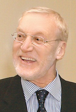 Ю. Солонин, церемония награждения финалистов. Фото: Анастасия Нефёдова